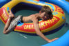 Juli | Im Pool relaxen