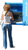 Frau am Geldautomat