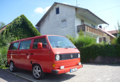 Mietshaus im Allgu mit T3 auf Parkplatz