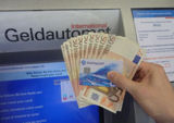 Geldautomat und Barclaycard