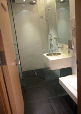 Dusche in der Skyview Lounge